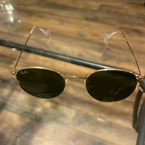 Used Ray-Ban sunglasses, good condition no returns does not have original case